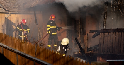 Kigyulladt a tető, megsérült a tulajdonos