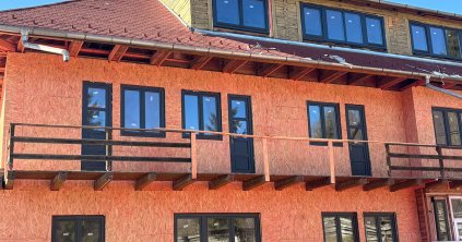 Jó ütemben halad a hatos villa felújítása Homoródfürdőn