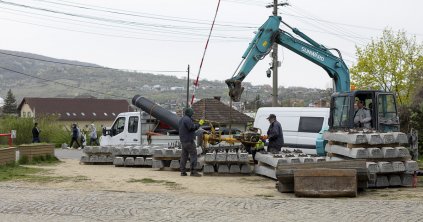 Önműködő sorompót szerelnek a Vásártér utcába