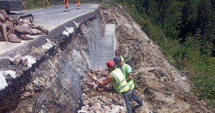 Megsüllyedt a tavaly javított útszakasz Nyergestetőnél Megsüllyedt a tavaly javított útszakasz Nyergestetőnél