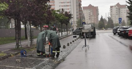 Ezer szenzor a parkolókba