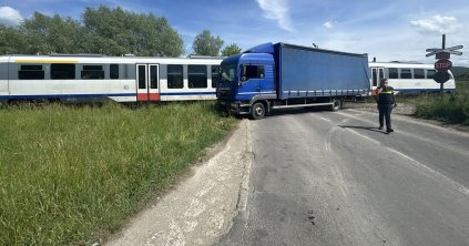 Teherautóval ütközött a vonat
