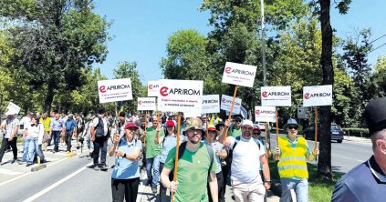 Könnygázt vetettek be a tüntető juhtenyésztőkkel szemben