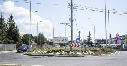 Új városfelirat fogadja a Csíkszeredába érkezőket