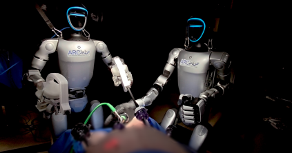 Humanoid robotok hajtottak végre sikeres műtétet