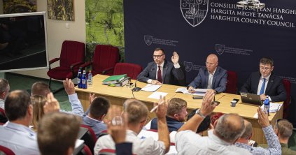 Nyilvános bocsánatkérést várnak egymástól