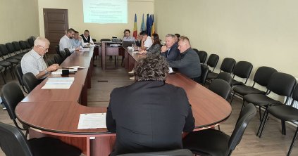 Tervek, pályázatok az asztalon