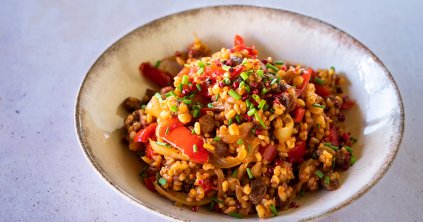 Lecsós bulgur mazsolával