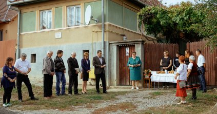 Emléktáblát helyeztek el Szőcs Ilka költő és festő szülőházánál