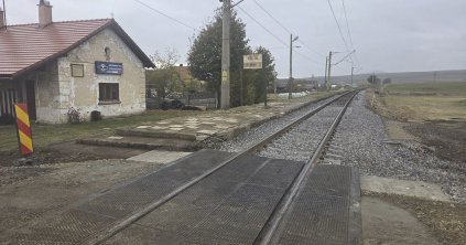 Sorompó még nincs, de át lehet kelni a vasúton