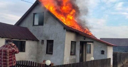 Kigyulladt egy ház Gyergyóditróban, a kár jelentős