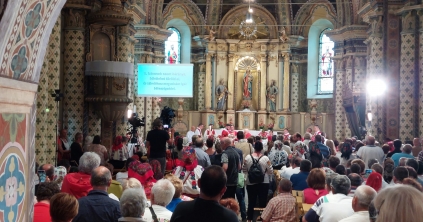 Több százan vettek részt a csángó misén