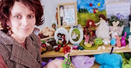 Pintyőkék, a tűnemezelt babák