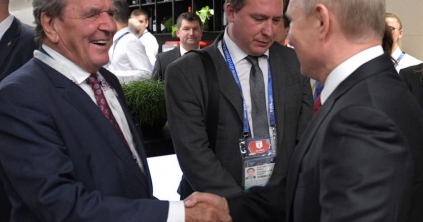 Schröder közvetíteni próbál Putyinnál