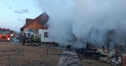 Kigyulladt egy lakóépület Gyergyószárhegyen