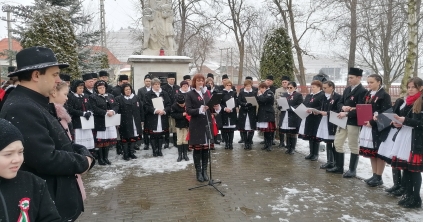 Csíkmenaságon is koszorúztak