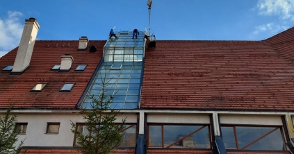 Új ablakokat tettek a Szent Ágoston-templomra