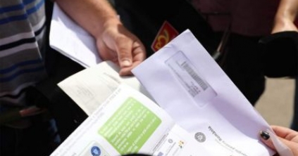 Postán kézbesítik a szociálisutalvány-kártyákat